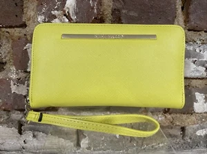 Yellow Steve Madden Bifold Wallet Wristlet Zip Around Clutch 8x4 EUC - Picture 1 of 5