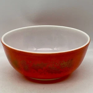 Vintage Christmas Pyrex 404 Mixing Bowl Red With Golden Holly Pinecones 4 Quart - Foto 1 di 7