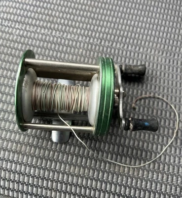 Carrete de baitcast vintage Pflueger Trusty No. Equipo de pesca usado 1923 Foto 1 de 4