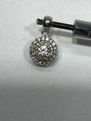 Zales 0,35 T.W. Colgante con marco redondo de diamantes en oro blanco de 10 K Foto 1 de 4