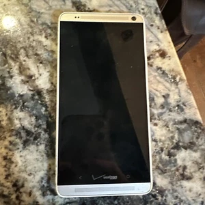 HTC 4g Verizon Phone For Parts - Picture 1 of 2