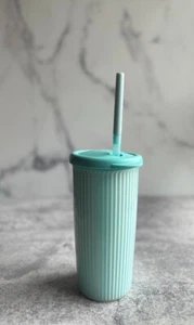 Tupperware Insulated 24 oz Tumbler with Reusable Straw - NEW - Picture 1 of 3