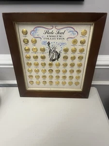 Bottone emblema sigillo di stato vintage con scatola ombra e sotto vetro tutti i 50 stati - Foto 1 di 4