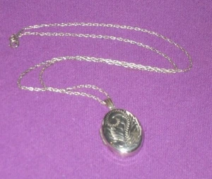 MEDALLÓN Y CADENA COLGANTE DE PLATA DE LEY VINTAGE 1988 CON SELLO - Imagen 1 de 8