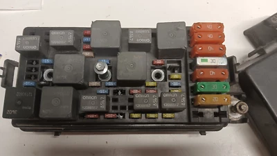 06 07 2006 2007 Saturn Vue Motor Caja de fusibles Relé Bloque de conexiones 15796348 RL Foto 1 de 3