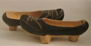 Vintage Paar handgeschnitzte 60er Jahre spanische bemalte Holz Clogs auf Stelzen - Bild 1 von 4