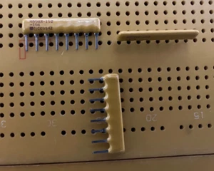 100k Ohm ±2% 8 pin SIP 4 Isolated Resistor Array Bourns 4608X-102-104 1.0W - Picture 1 of 3