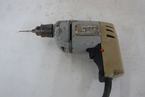 Taladro de accionamiento vintage Black & Decker modelo 7100 3/8 herramientas eléctricas - Imagen 1 de 7