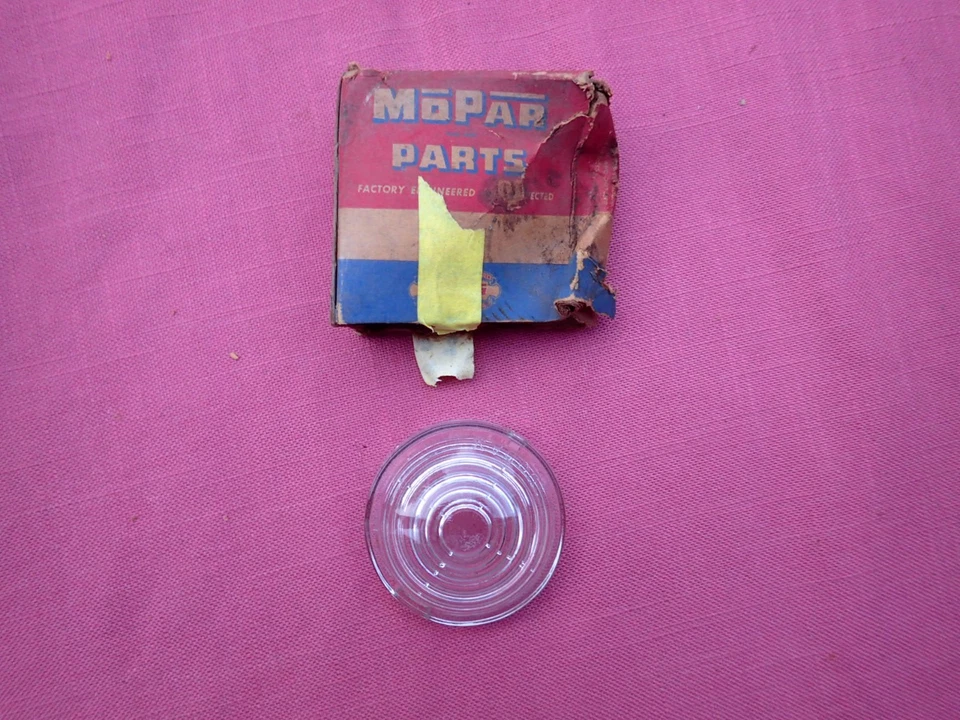 1948-50 Dodge pick-up truck parking light lens, NOS! 1138328 B1 B2 lamp - Image 1 of 4