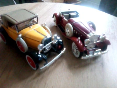 National Motor Museum Mint 1929 Ford Model 68-A Cabriolet~1930 Packard 1:32 - Image 1 of 4