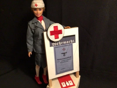 1/6 比例,12 英寸二战国防军红十字会护士,1941 年德国签名站。 买 — 第 1/4 张图片
