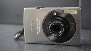 Canon PowerShot SD750 Digital ELPH 7.1MP Digital Camera - Silver - Picture 1 of 10