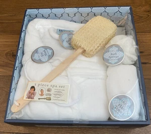 Spa Set 5 teilig Bademantel Handtuch Schlafmaske Bad Schwamm Rückenbürste Weiß Neu - Bild 1 von 5