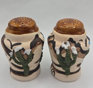 Salero pimentero decoración suroeste montañas cactus pintado a mano 2,5 pulgadas - Imagen 1 de 15
