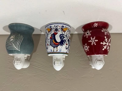Lote de 3 SCENTSY Plug-ins Calentador de Cera COPO DE NIEVE ROJO GALLO BLANCO PROBADO Foto 1 de 3