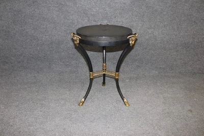 Mesa auxiliar con cabeza de carnero de metal y latón estilo Hollywood Regency Foto 1 de 4