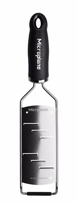 Grattugia lama a scaglie grandi manico nero Microplane Gourmet Large Shaver - Immagine 1 di 4