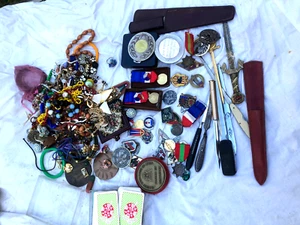 LOTS INSIGNE MEDAILLES BIJOUX ETC... - Imagen 1 de 8
