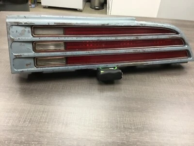 1974 1975 1976 1977 1978  Pontiac Firebird Formula Trans Am RH right tail light - Imagem 1 de 4