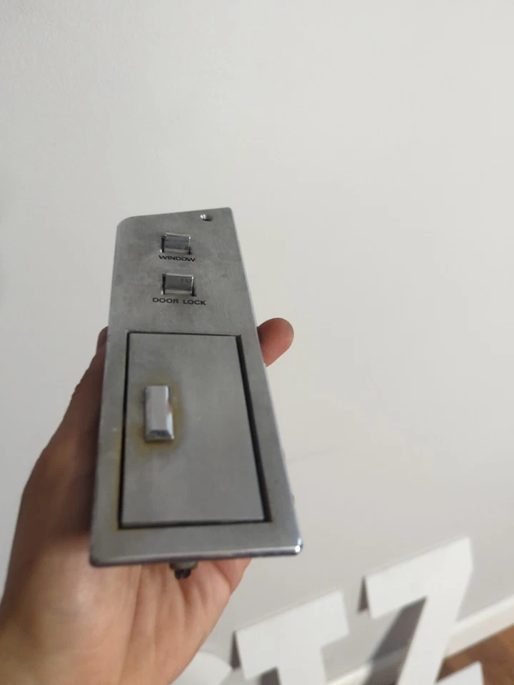DOOR MULTI SWITCH windows locks Front Right 1979 Lincoln Versailles, '77-'80 - Изображение 1 из 4