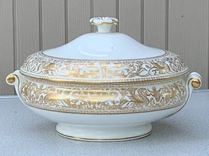 Wedgwood Gold Florentine W4219 Gold Dragons on White Vegetable Dish & Cover 10" - Picture 1 of 14