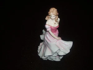 FIGURA REAL DOULTON SOPHIE DAMA DEL AÑO 1998 SOPHIE HN 3995 - Imagen 1 de 4