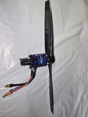 Motor Outrunner Exceed-rc usado de un dólar y hoja de helicóptero Foto 1 de 2