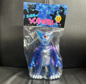 Gargamella Dinosauro Monoculare Blu Trasparente Ver, Rara Figura in Vinile da Collezione - Foto 1 di 3