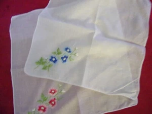 2 VINTAGE 10" BY 10" WHITE WITH FLORAL EMBROIDERED HANDKERCHIEFS NICE - Picture 1 of 2