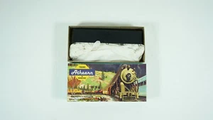 Athearn HO Scale Undecorated 50' Express Reefer Kit 5330 NEW HO16 - Picture 1 of 4