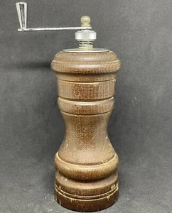 Molinillo de sal de madera maciza de colección Mr Dudley de Grundy Usada en excelente condición - Imagen 1 de 10