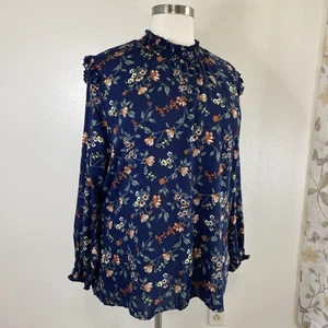 Bloomchic feminine geblümte Bluse. Kleine Rüschen. Gesmokte Handgelenke. Neu mit Etikett. 22/24 - Bild 1 von 12