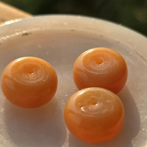 3 Vintage deutsche Glasperlen - 8 mm x 14 mm opalisierend Butterscotch Donut Trommel - Bild 1 von 6