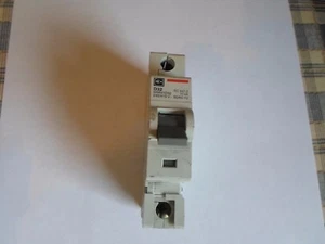 EATON CUTLER HAMMER D32 32 AMP WMN1D32 SINGLE POLE MCB CIRCUIT BREAKER - Imagen 1 de 1