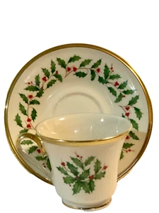 Set of 4 Lenox Holiday Dimension Footed Cup & Saucer Sets Gold Trim Holly Berry - Picture 1 of 8