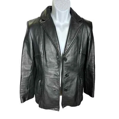 Chaqueta Kenneth Cole Reaction de cuero negra con botones rota para hombre talla pequeña Foto 1 de 4