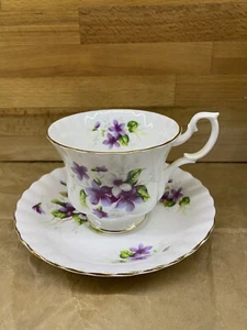 Royal Albert England Purple Floral Bone China Teacup & Saucer Vintage - Picture 1 of 3
