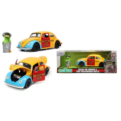 VOLKSWAGEN BEETLE WITH "OSCAR THE GROUCH" 1959 YELLOW/RED 1:24 Jada Toys Movie M - Immagine 1 di 4