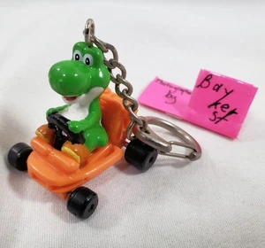 Portachiavi ufficiale Nintendo Yoshi Super Mario Kart figura 1993 dinosauro portachiavi - Foto 1 di 3