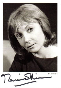 Doctor Who: MAUREEN O'BRIEN Signed Retro Style Cast Card - Picture 1 of 1