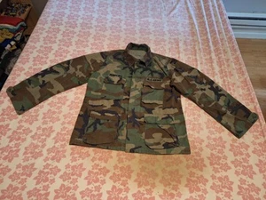 Abrigo de Combate Ejército de los Estados Unidos Bosque Patrón Camuflaje Talla Grande-Regular Usado - Imagen 1 de 9