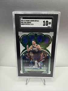 LUKA DONCIC 2022-23 PANINI CROWN ROYALE GREEN CRYSTAL FOTL /21 SGC 10 Lakers - Foto 1 di 2