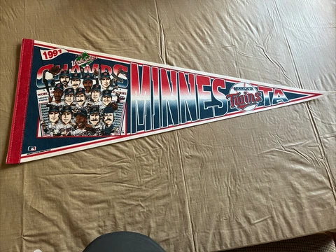 1991 World Series Champions Minnesota Twins Pennant Team Photo - Puckett - Hrbek Cover