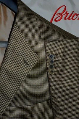 $5475 COMO NUEVO Brioni Seda Lana Dorado Pata de Gallo Chaqueta Blazer 44L Italia Hecho a Mano Foto 1 de 4