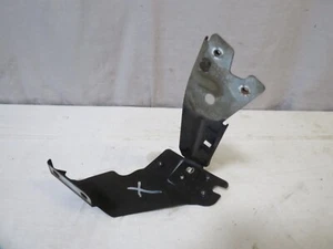 ✅ 14-21 MASERATI GHIBLI FRONT Right FENDER MUDGUARD MOUNT SUPPORT BRACKET OEM - Picture 1 of 6