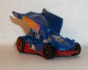 LOOSE 2022 HOT WHEELS 1:64 HW RACE TEAM BLUE DIRTY OUTLAW SPRINT CAR - Picture 1 of 9