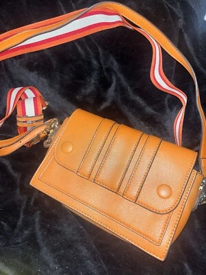 BOLSO BANDOLERA SONDRA ROBERTS CUADRADO NARANJA NUEVO Foto 1 de 4