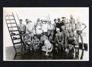 ORIGINAL VINTAGE 1940s WW2 BLACK & WHITE PHOTO US NAVY CROSSING THE LINE PARTY - Foto 1 di 1