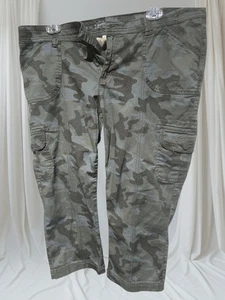 Pantalones Faded Glory Camuflados Carga Tiro Medio Capri Recortados Elastizados Para Mujer Talla 14 - Imagen 1 de 3