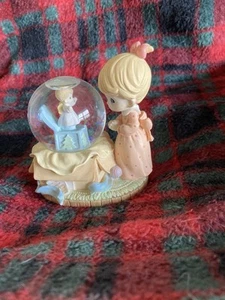 Precious Moments Little Girl looking at angel in Snowglobe Figurine 1998 - Picture 1 of 8